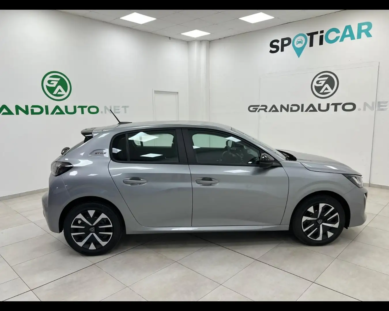 Peugeot 208 1.2 puretech Style s&s 100cv Gris - 2