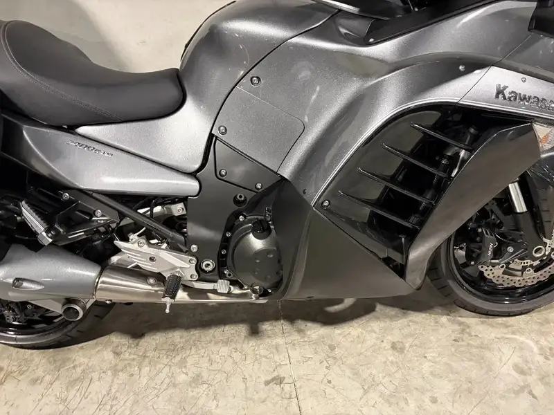 Kawasaki GTR 1400 - foto 6