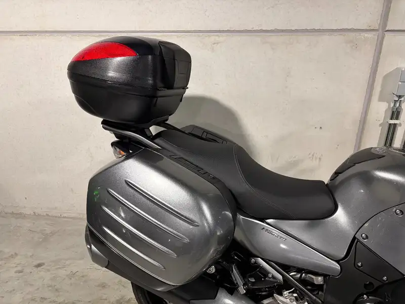Kawasaki GTR 1400 - foto 5