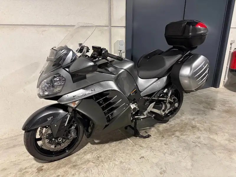 Kawasaki GTR 1400 - foto 8