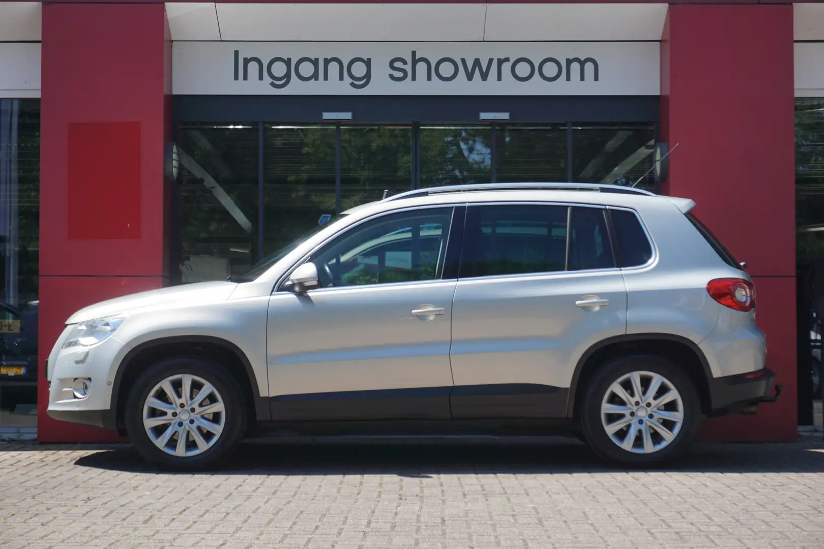 Volkswagen Tiguan 1.4 TSI Easyline | Panoramadak | Cruise Control | Grijs - 2