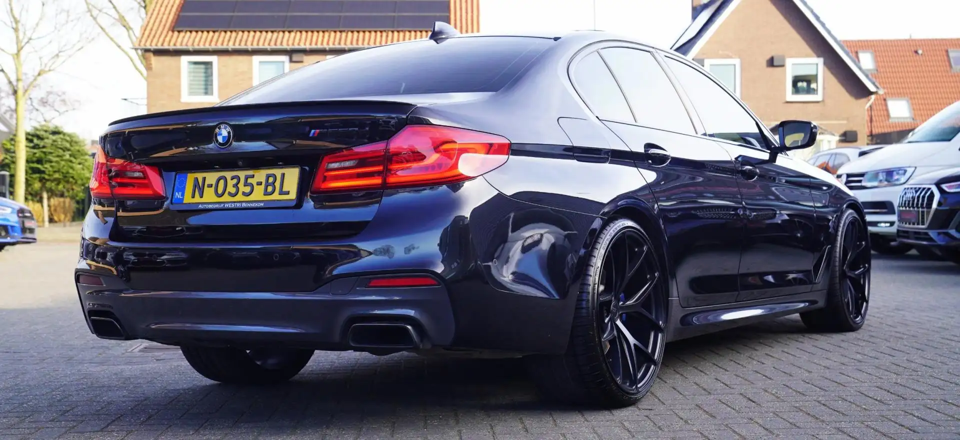 BMW M550 5-serie M550d xDrive| Schuifdak | Stoelkoeling | A Zwart - 2