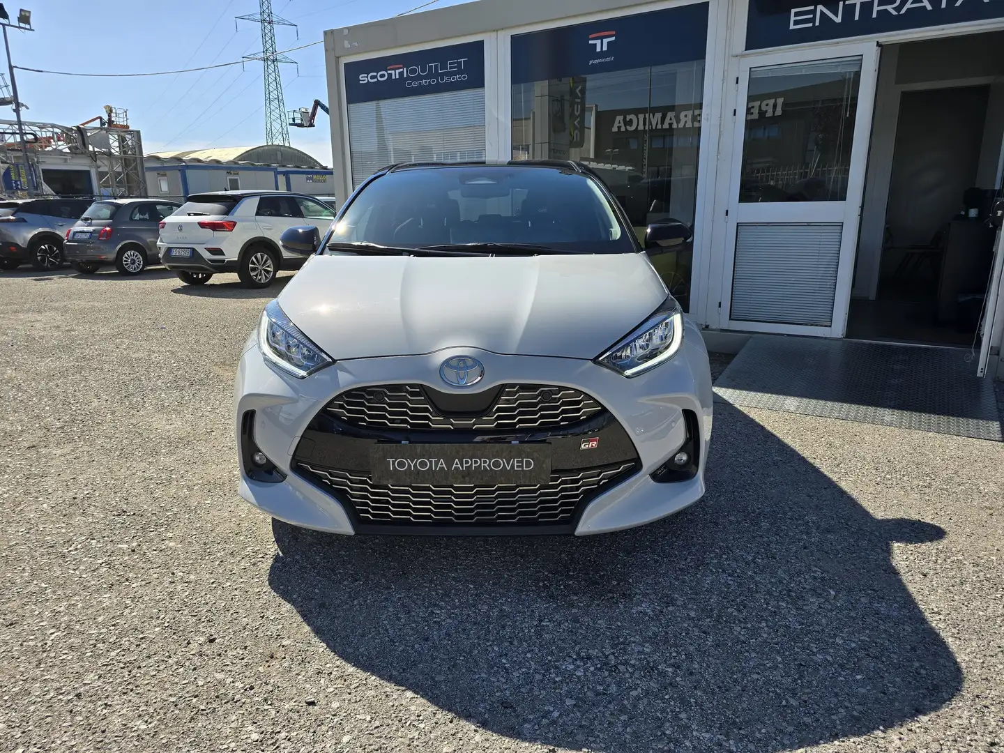 Toyota Yaris Yaris 1.5h 130 GR Sport Plateado - 2