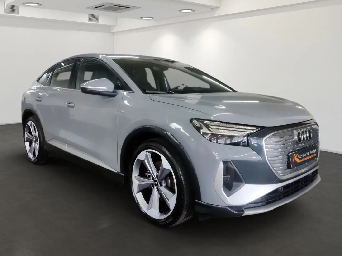 Audi Q4 e-tron 35 e-tron s-line Ext. Assistenz advanc Grau - 2