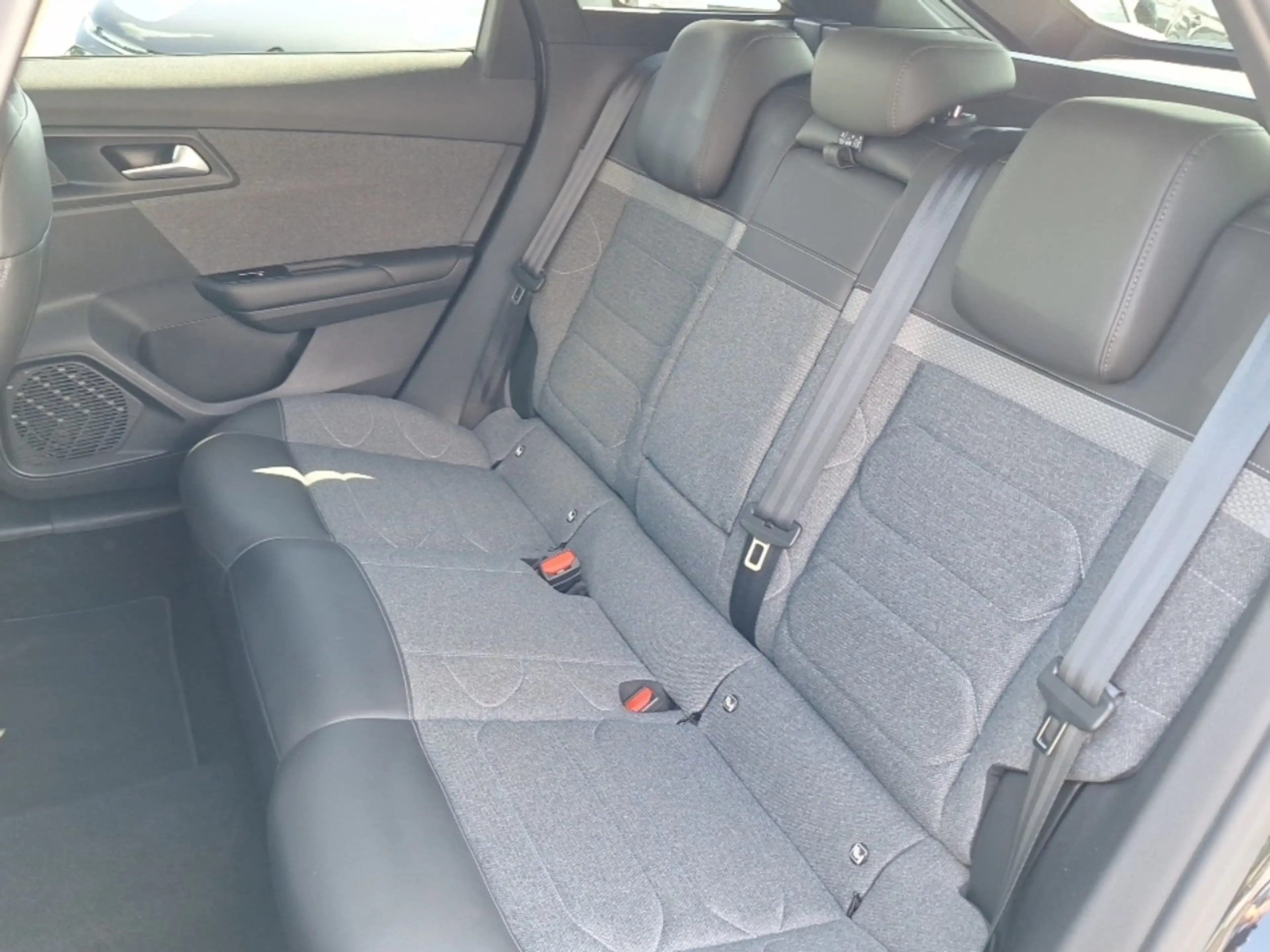 Citroen C5 X Feel Pack PT130EAT AHK Drive Assist Navi Keyless — photo 10