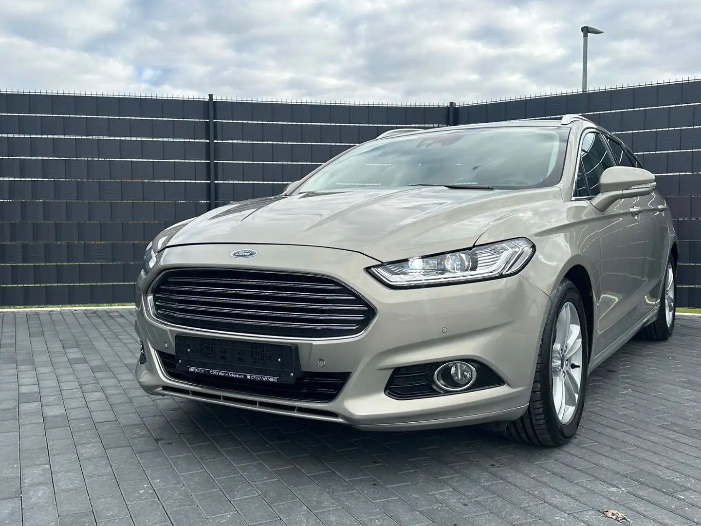 Ford Mondeo 2.0 Turnier*TITANIUM*AUTOM*LED*NAVI*SHZ* Silber - 1