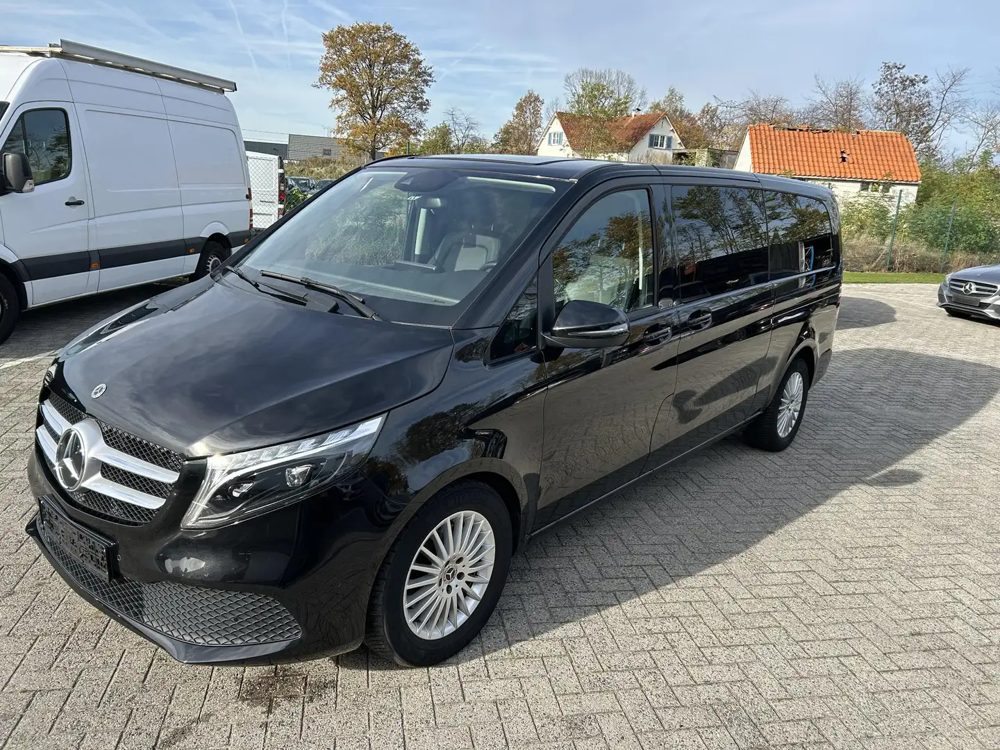 Mercedes-Benz V 300 Vans d L3 9G-TRONIC Edition 2023 Dubbel Cabine Schwarz - 1