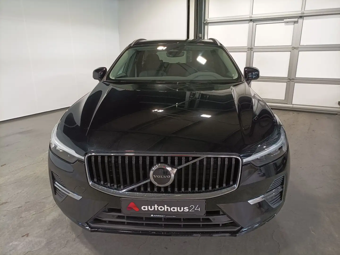 Volvo XC60 B4 AWD Mom. Pro LED|PDC|Kamera|Sitzheizung Schwarz - 2