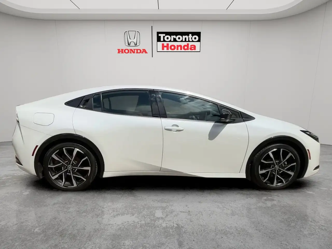 Toyota Prius Prime снимка Toyota Prius Prime