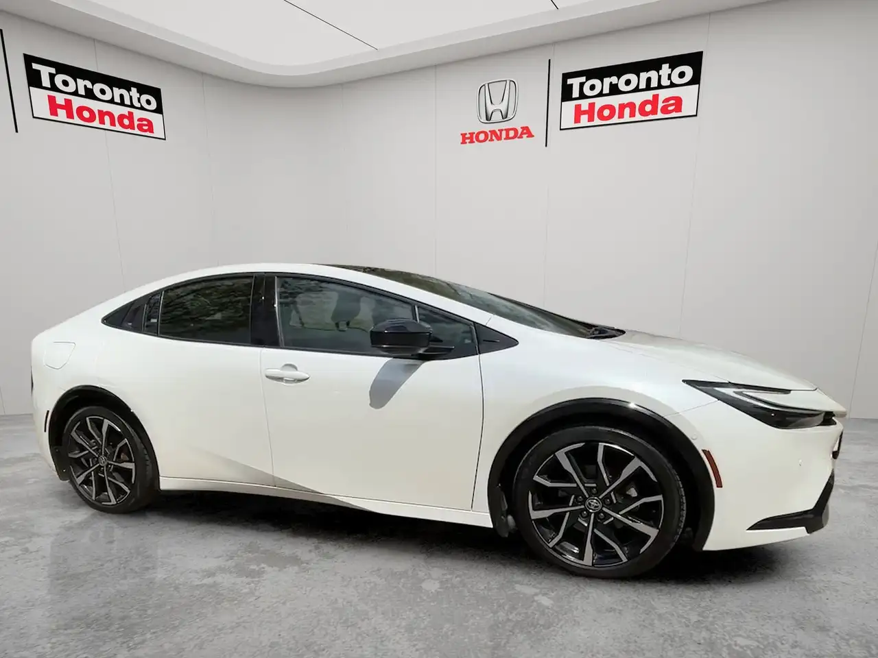 Toyota Prius Prime снимка Toyota Prius Prime