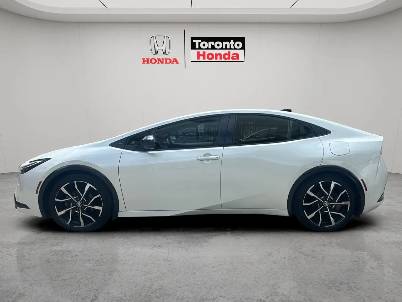 Toyota Prius Prime снимка Toyota Prius Prime