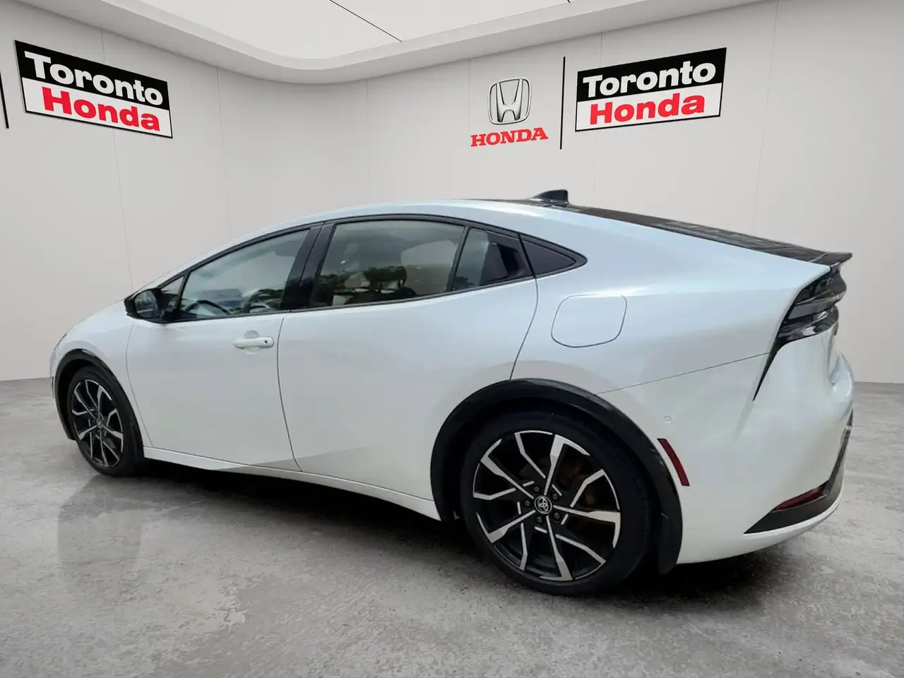 Toyota Prius Prime снимка Toyota Prius Prime