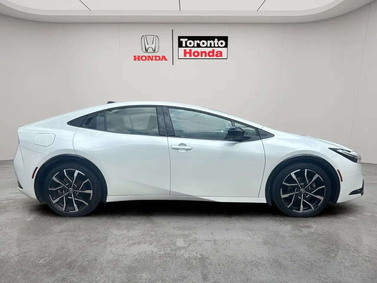 Toyota Prius Prime снимка Toyota Prius Prime