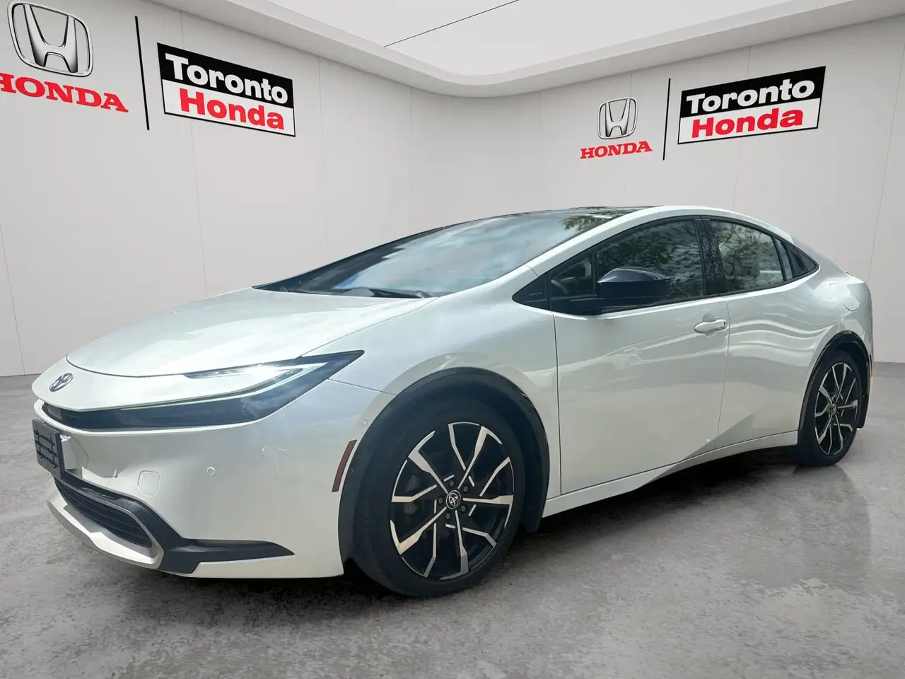Toyota Prius Prime снимка Toyota Prius Prime