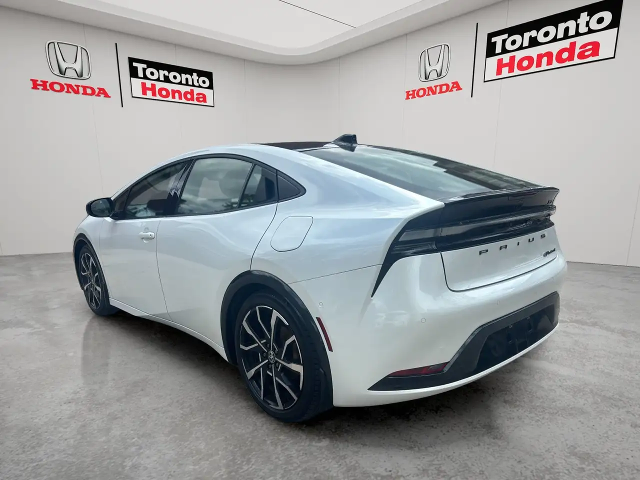 Toyota Prius Prime снимка Toyota Prius Prime