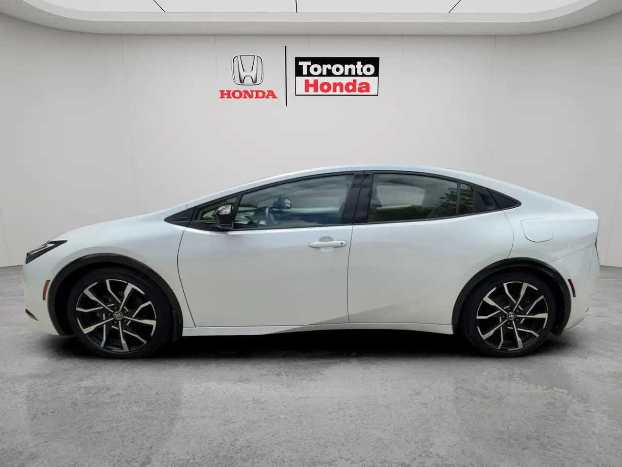 Toyota Prius Prime снимка Toyota Prius Prime