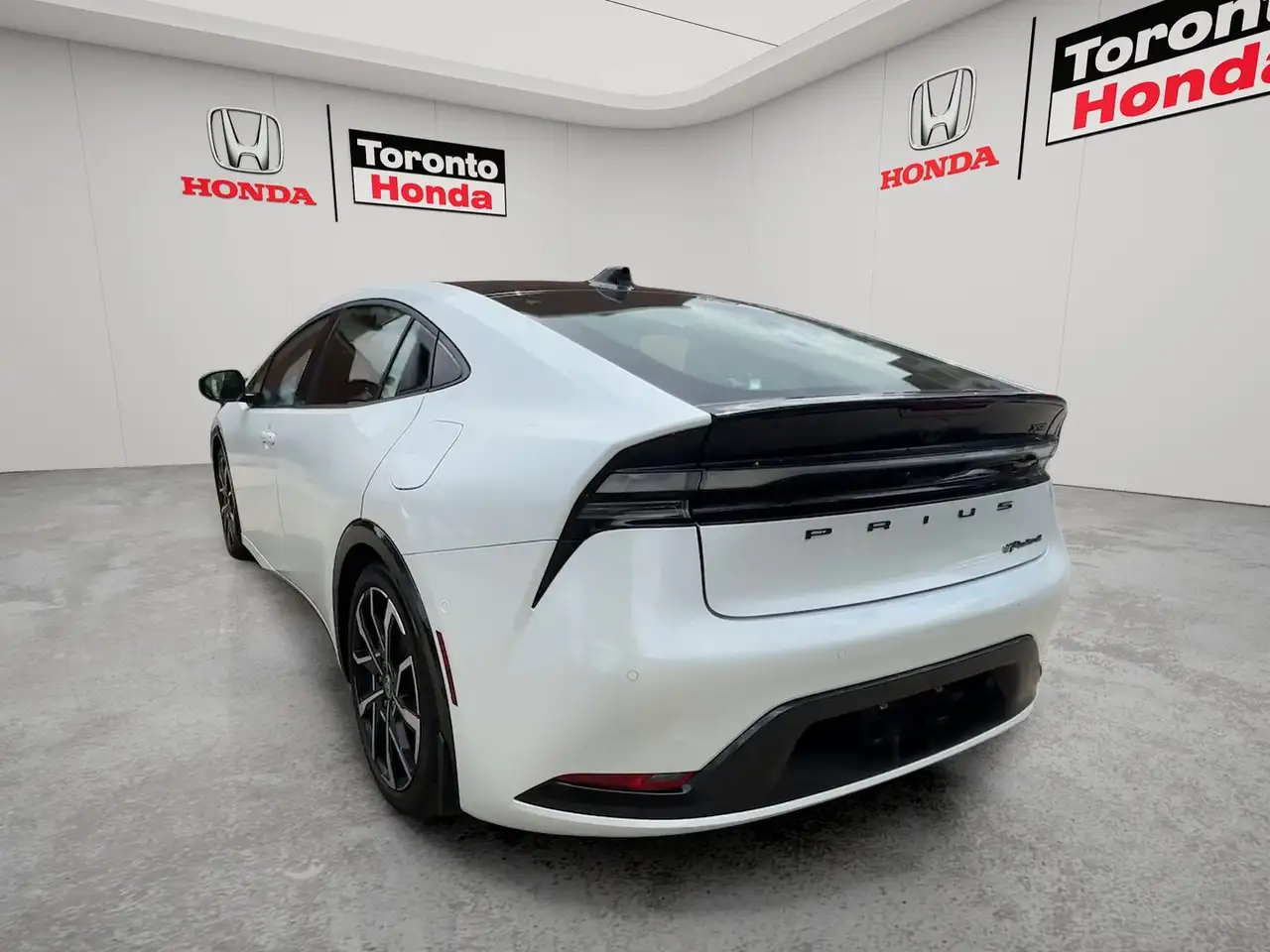 Toyota Prius Prime снимка Toyota Prius Prime