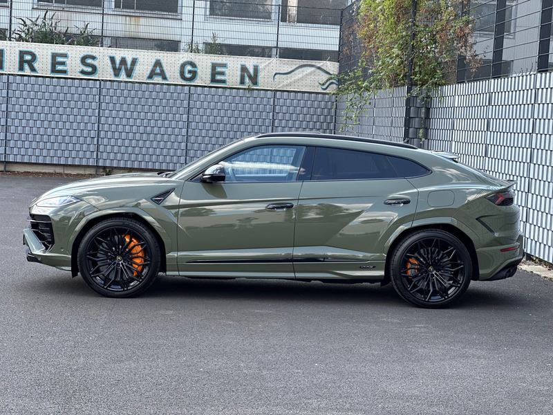 Lamborghini Urus SE HYBRID/STYLE-PACKAGE/PANORAMA/B&O/BLACK-PAKET — photo 9