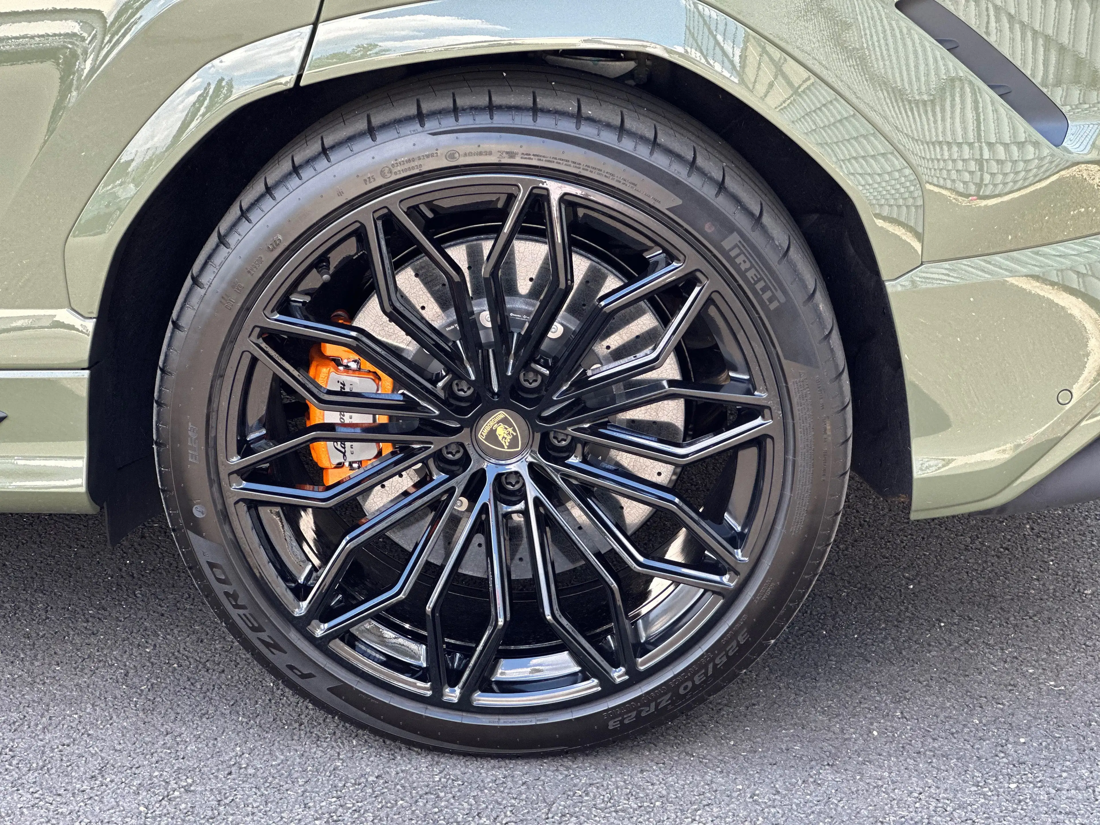 Lamborghini Urus SE HYBRID/STYLE-PACKAGE/PANORAMA/B&O/BLACK-PAKET — photo 15