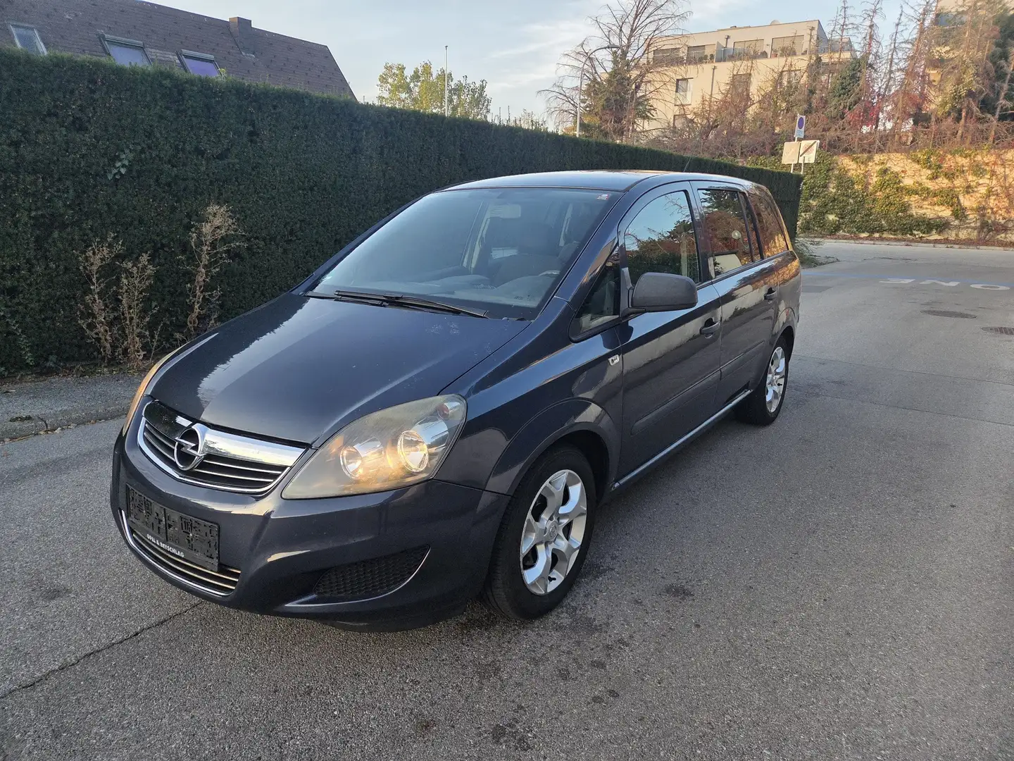 Opel Zafira 1,6 Style 111 Jahre Grau - 1