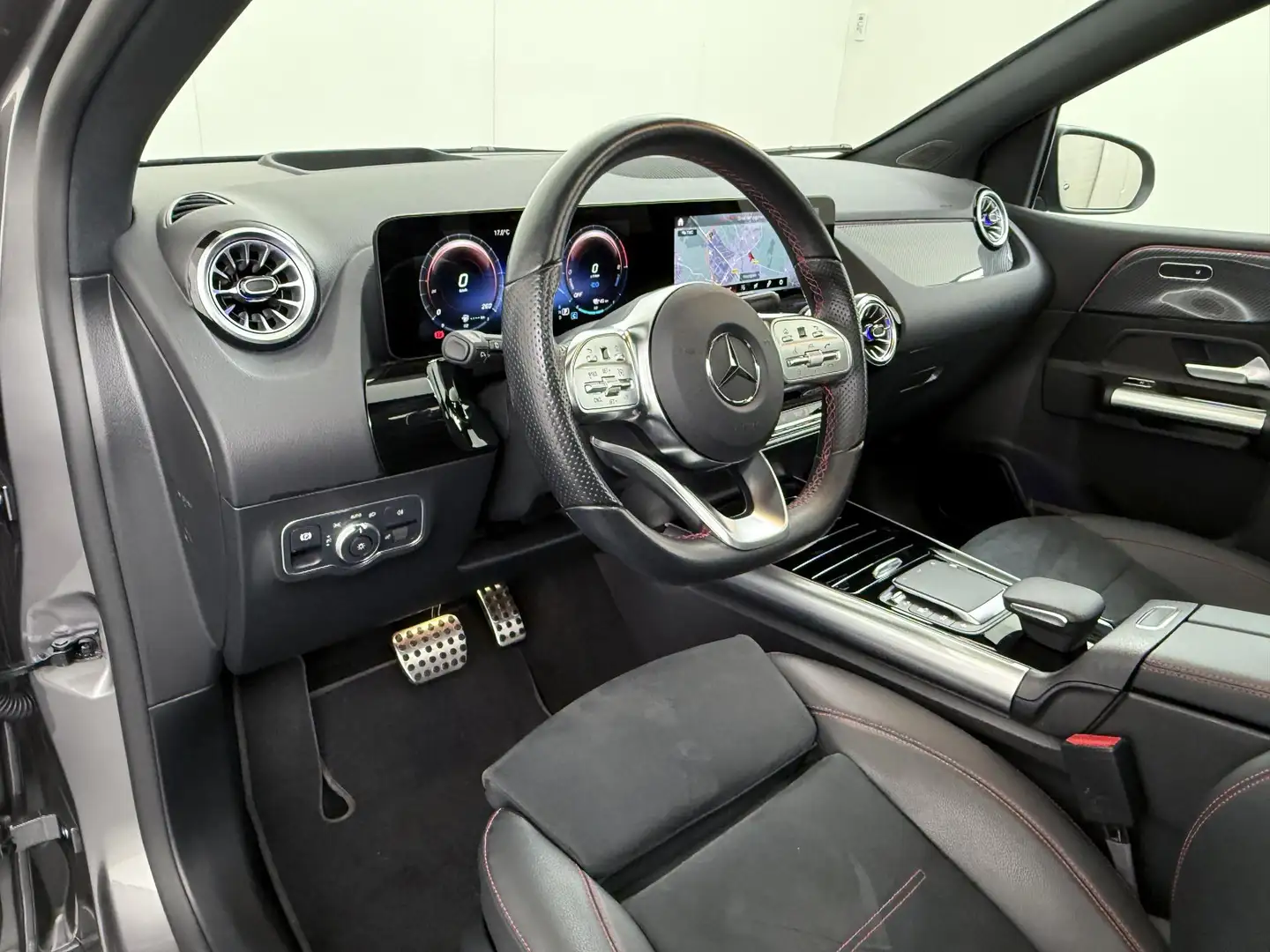 Mercedes-Benz B 250 e AMG Line | Trekhaak Wegklapbaar | Panorama - Sch Gris - 2