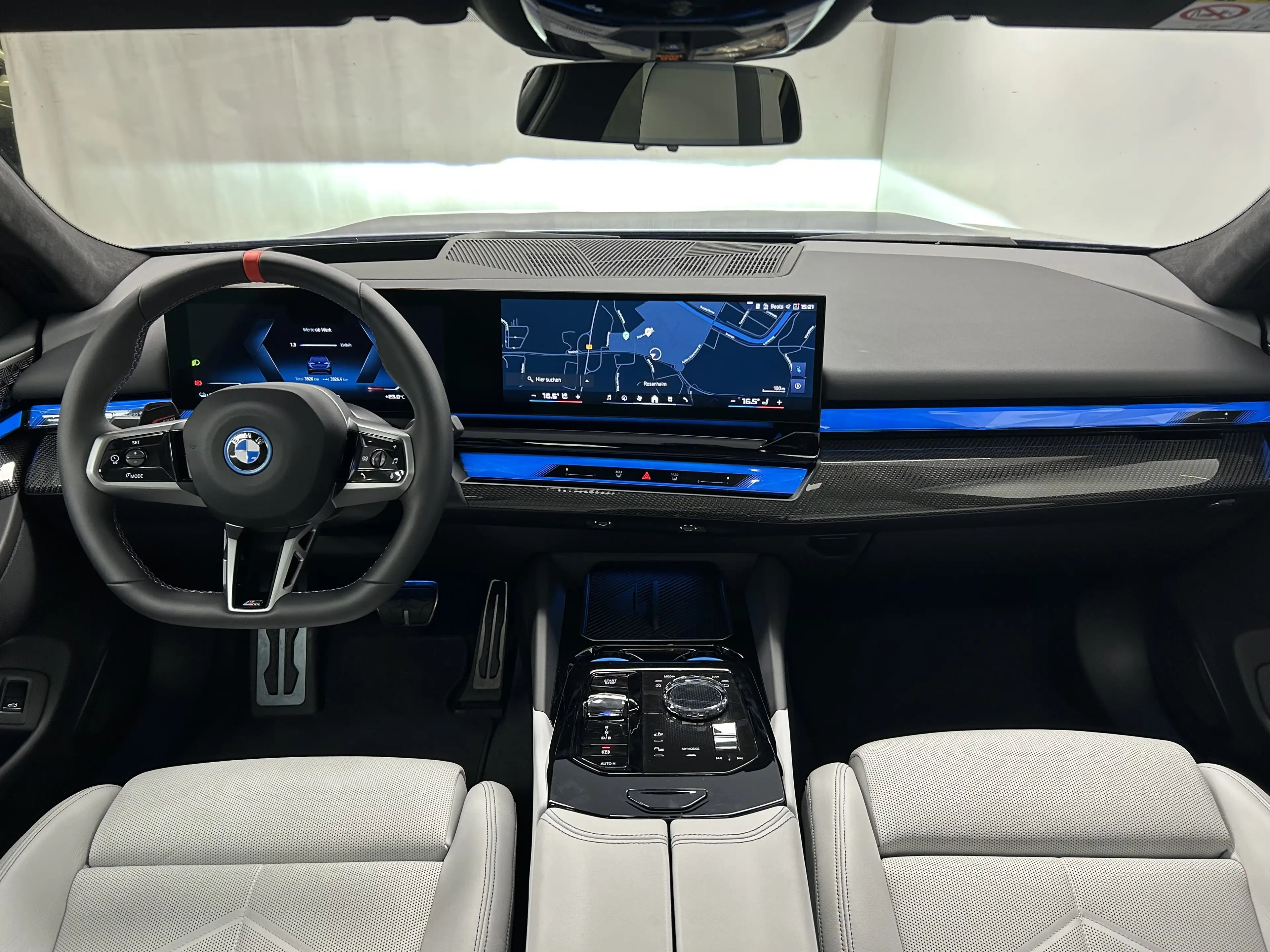 BMW i5 M60 xDrive Touring — photo 5