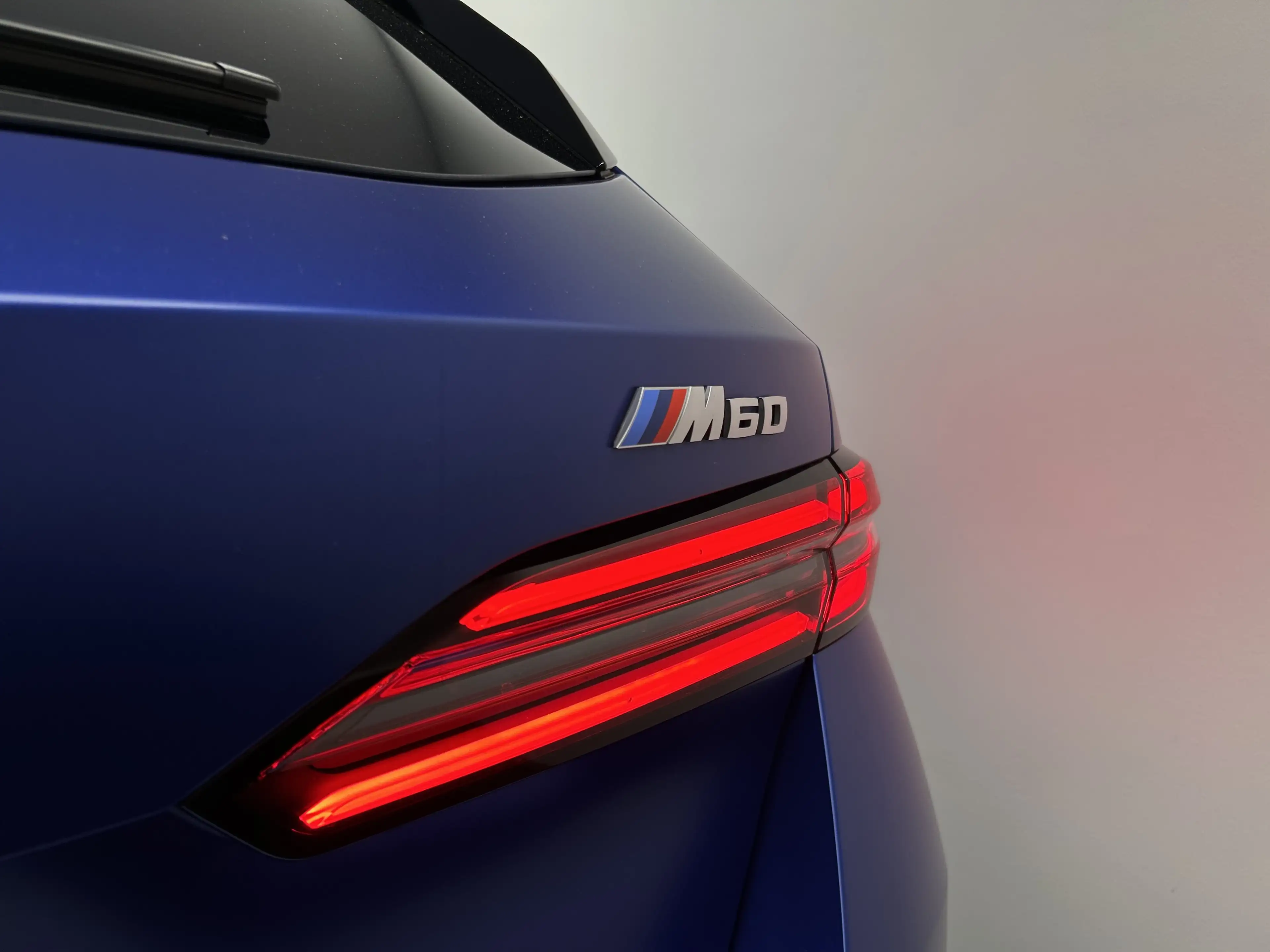 BMW i5 M60 xDrive Touring — photo 12