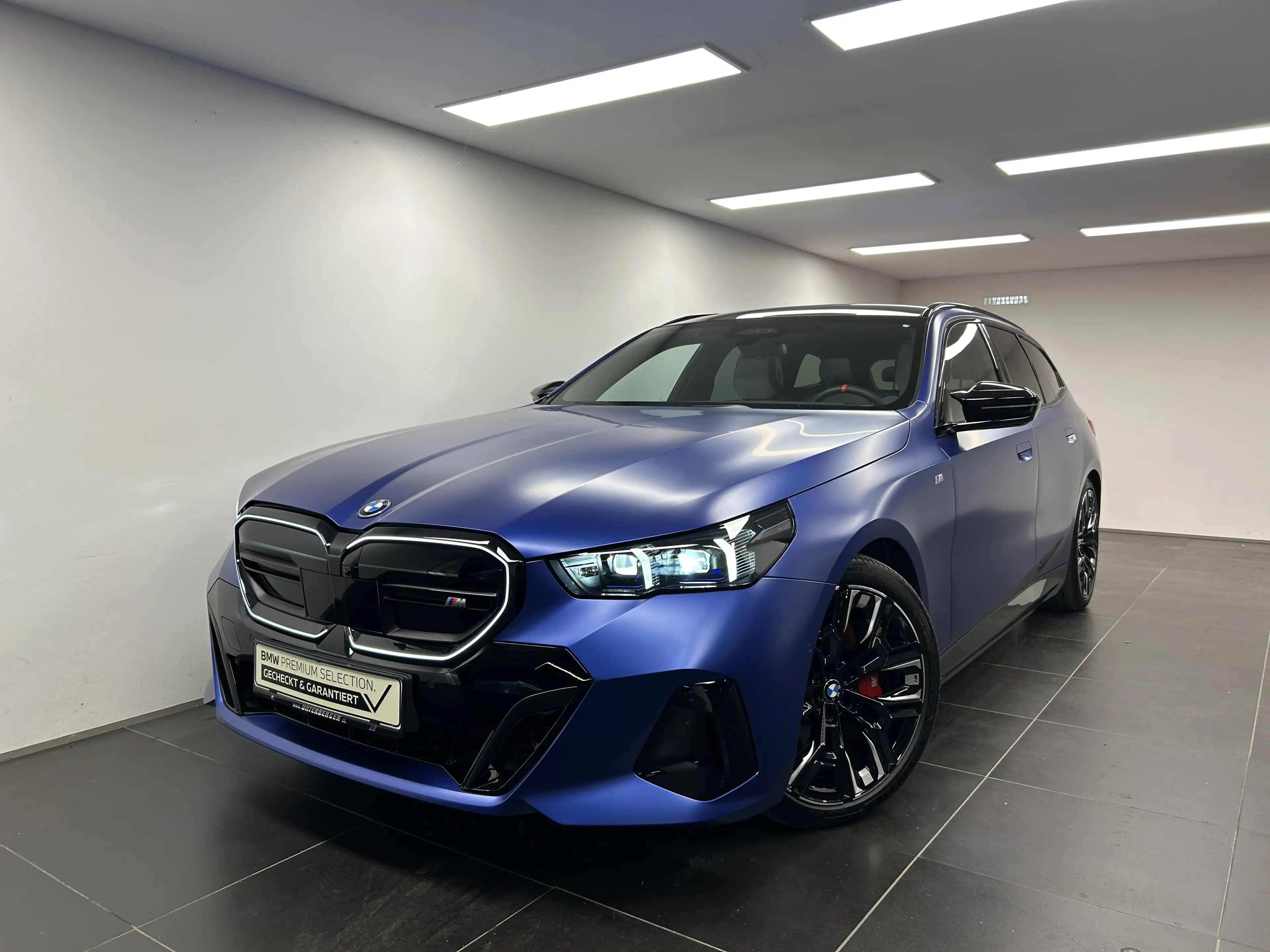 BMW i5 M60 xDrive Touring — photo 7