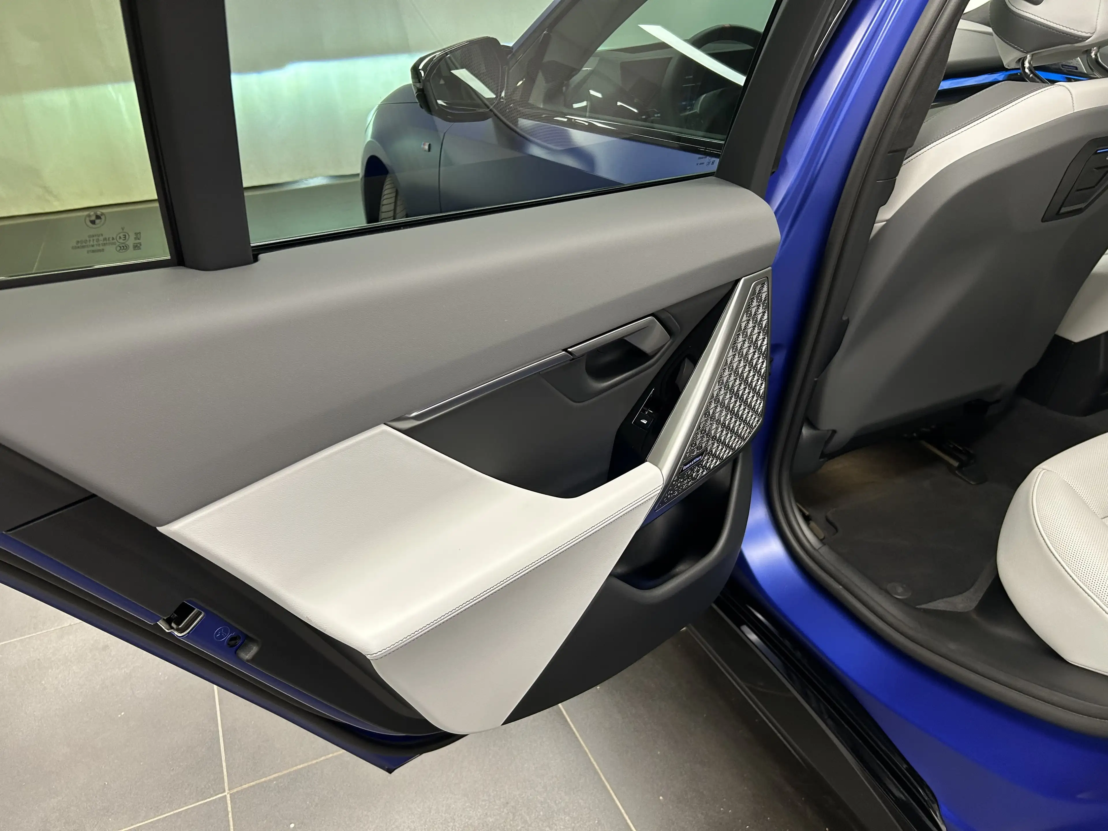 BMW i5 M60 xDrive Touring — photo 14