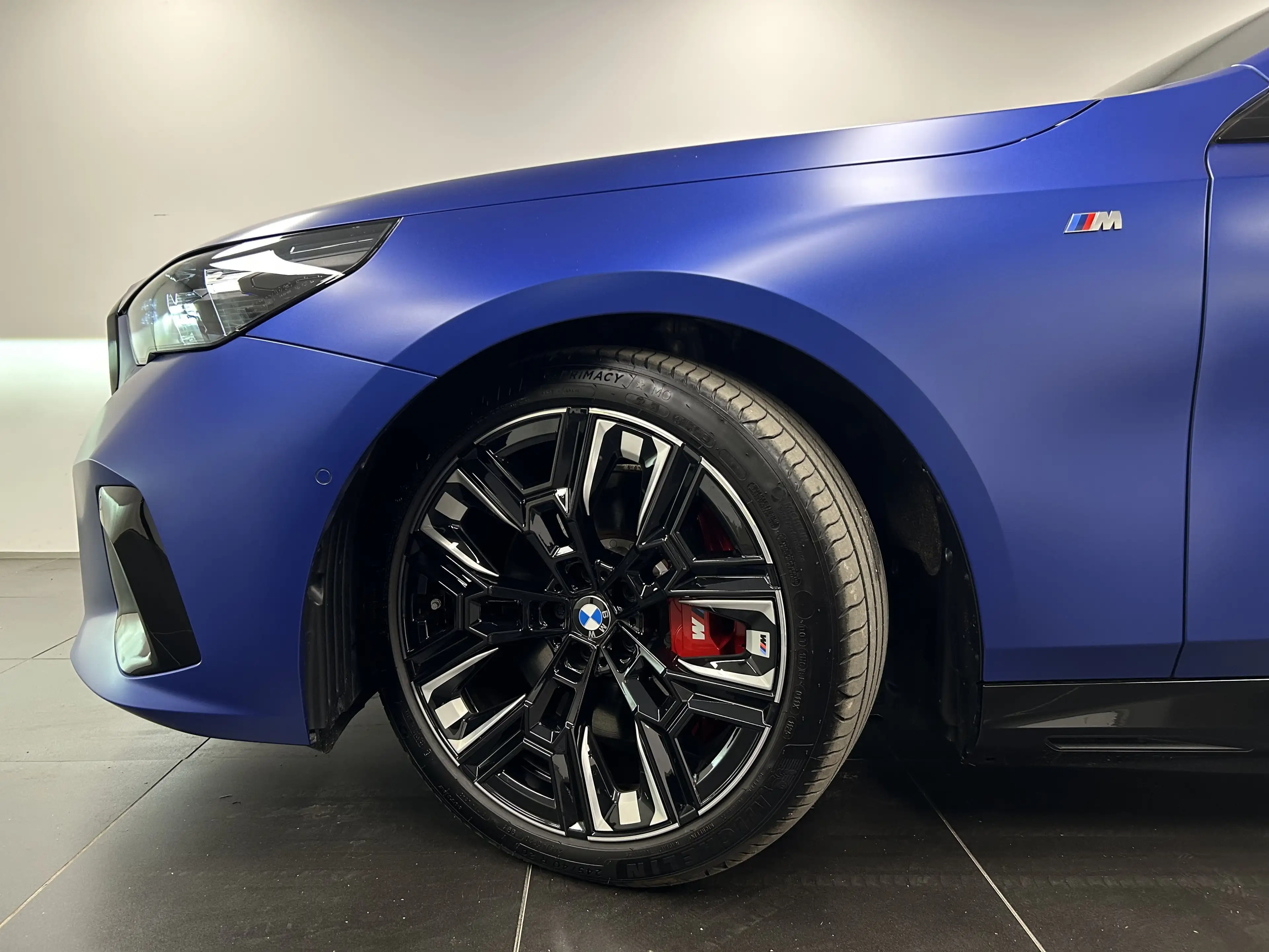 BMW i5 M60 xDrive Touring — photo 9