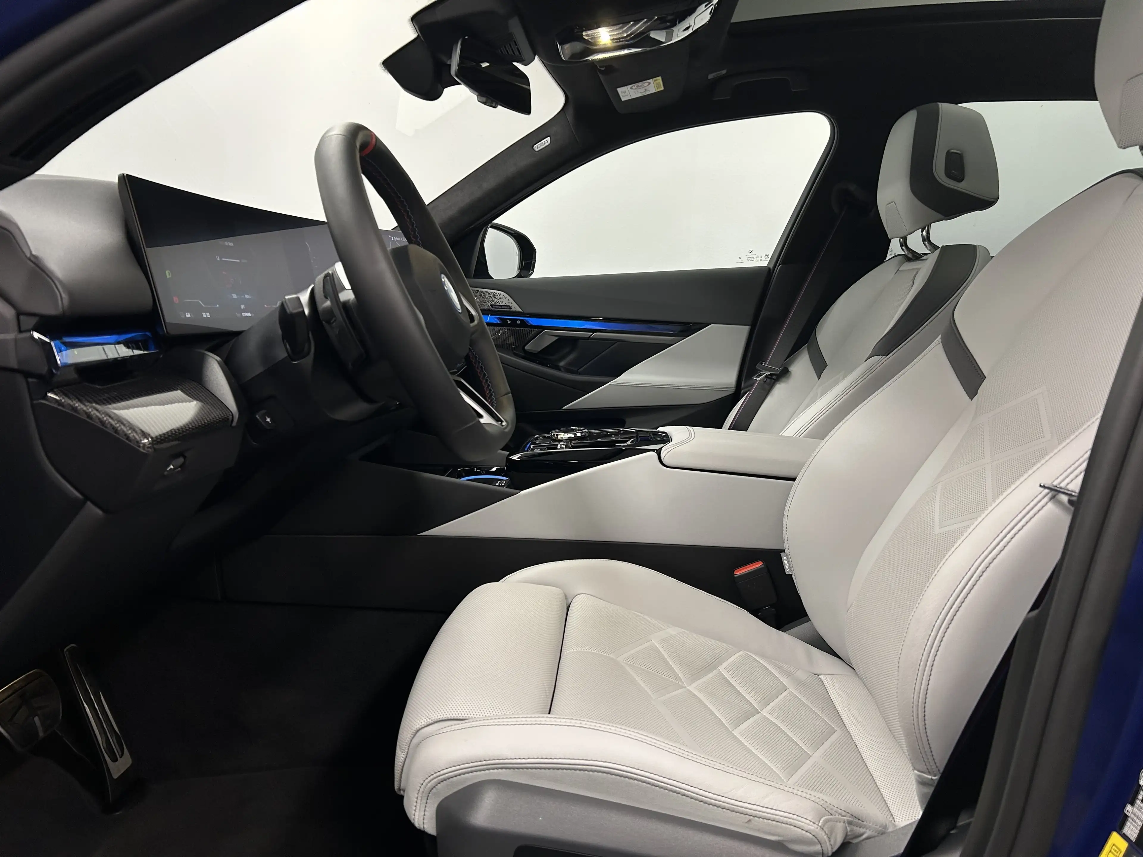 BMW i5 M60 xDrive Touring — photo 4