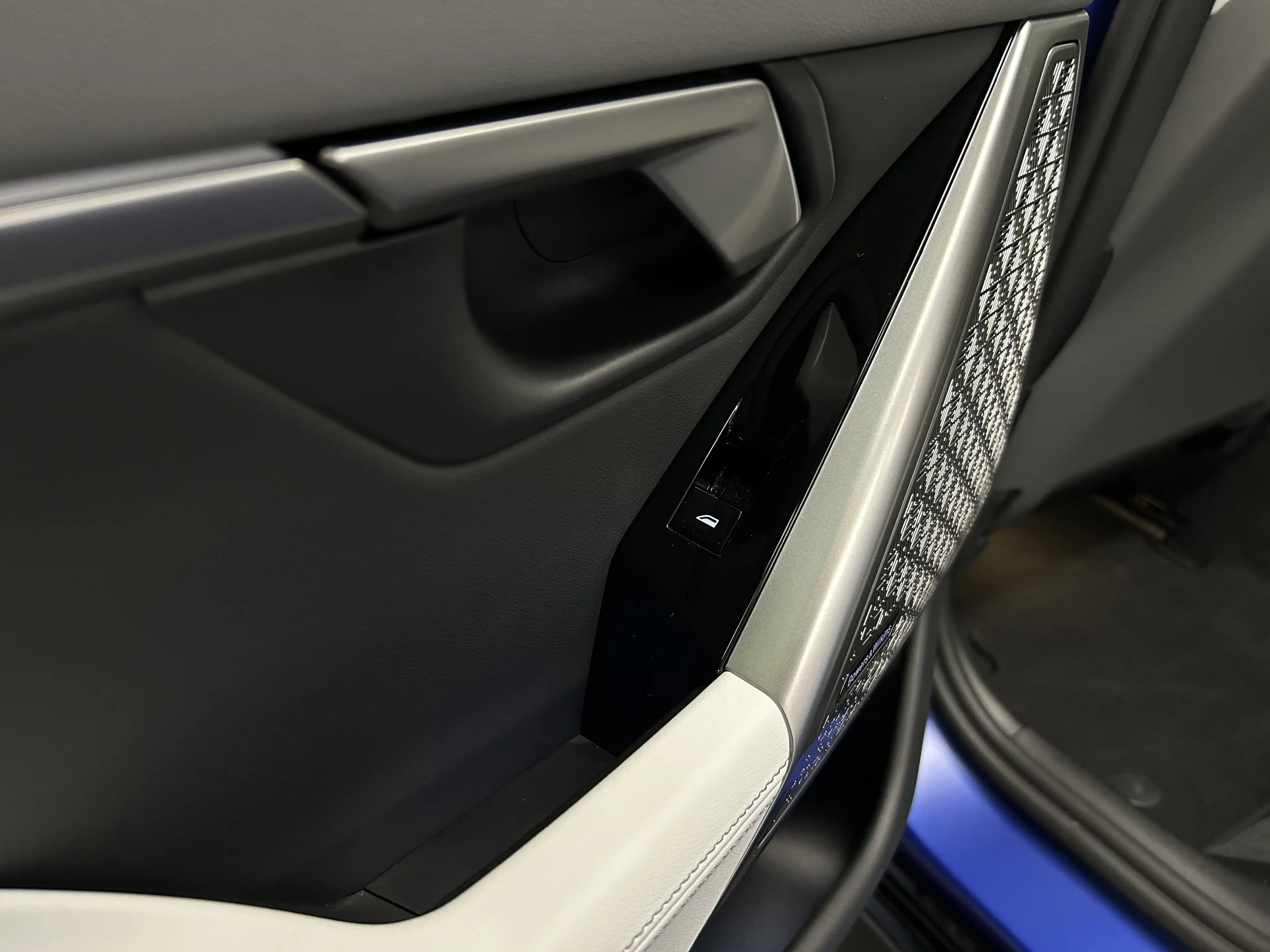 BMW i5 M60 xDrive Touring — photo 15