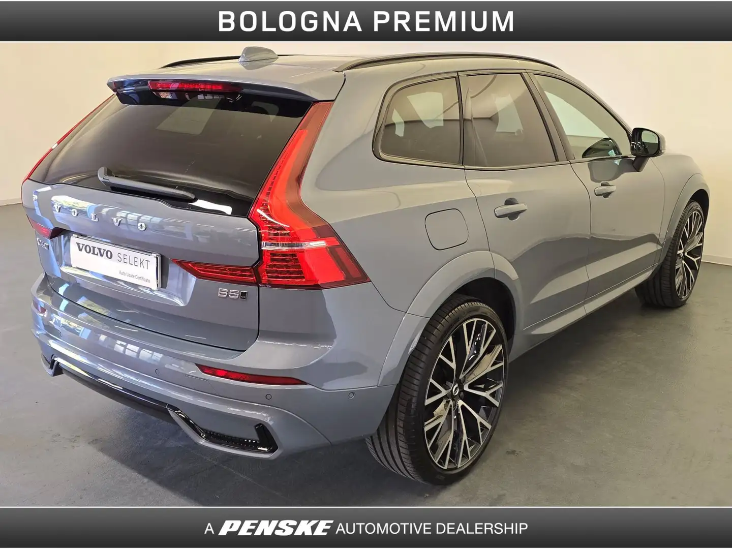 Volvo XC60 XC60 B5 (d) AWD automatico Ultimate Dark Gris - 2