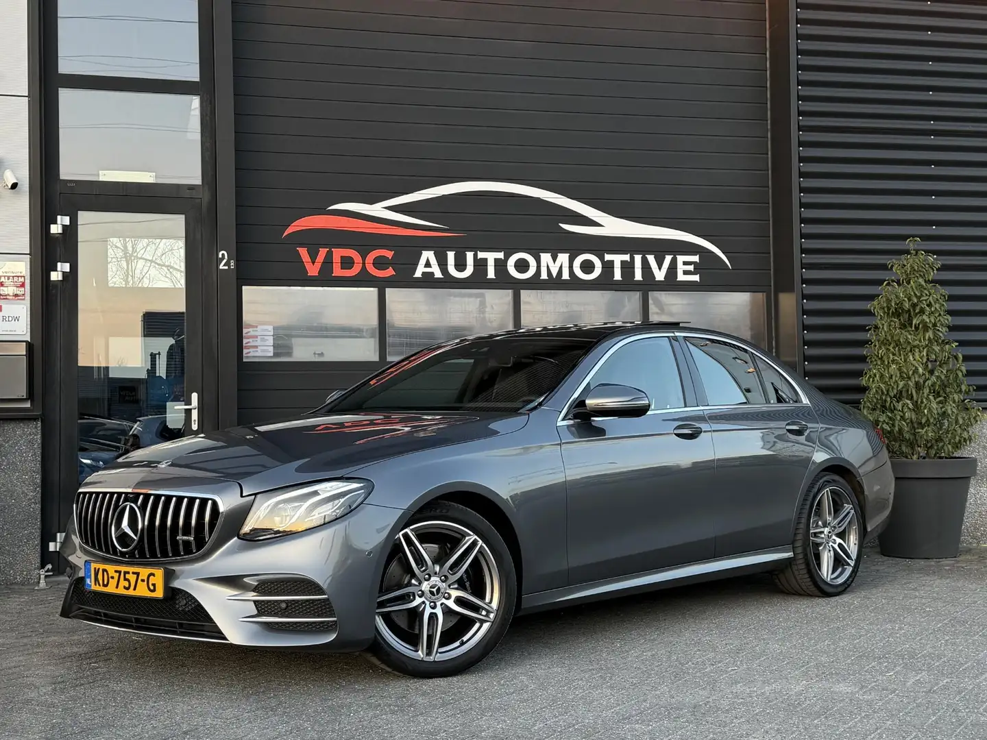 Mercedes-Benz E 220 220d AMG Pano | Alcantara Hemel | Multibeam LED | Gris - 1