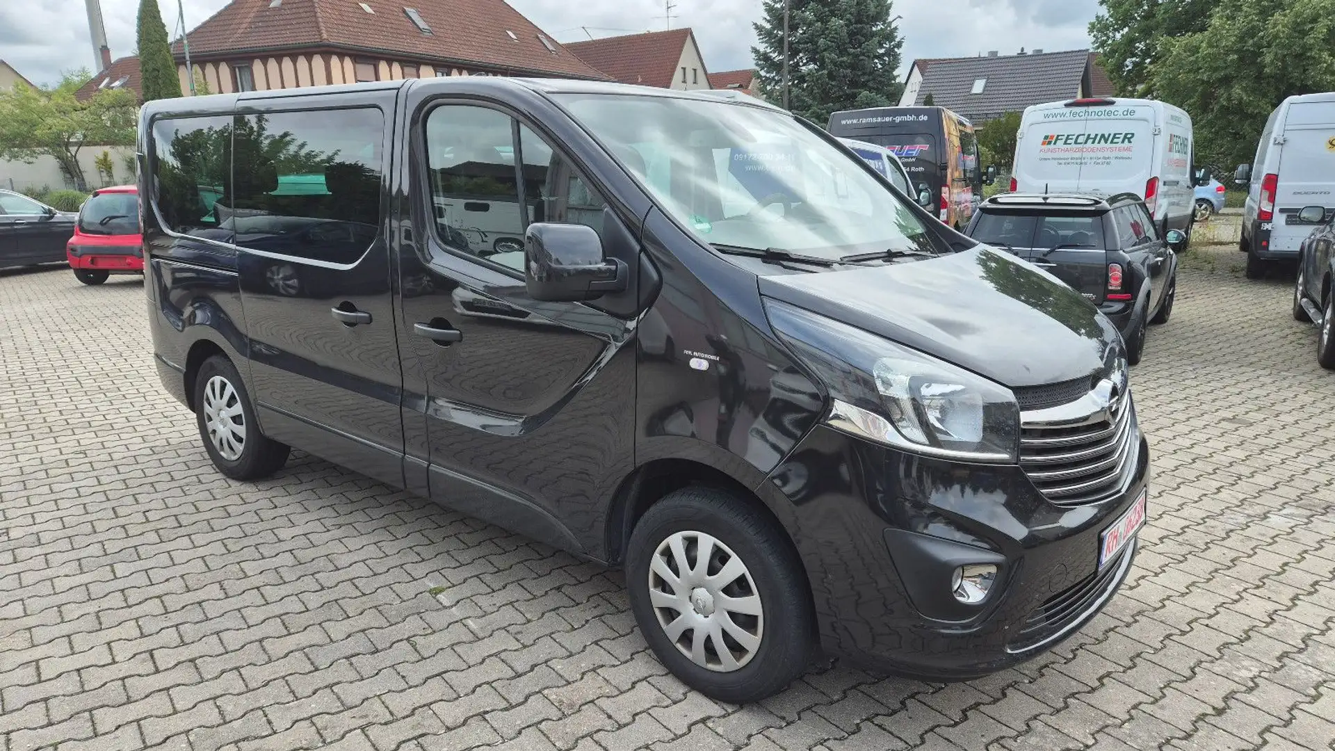 Opel Vivaro B /Kombi/9-Sitzer /Klima/Navi Schwarz - 2