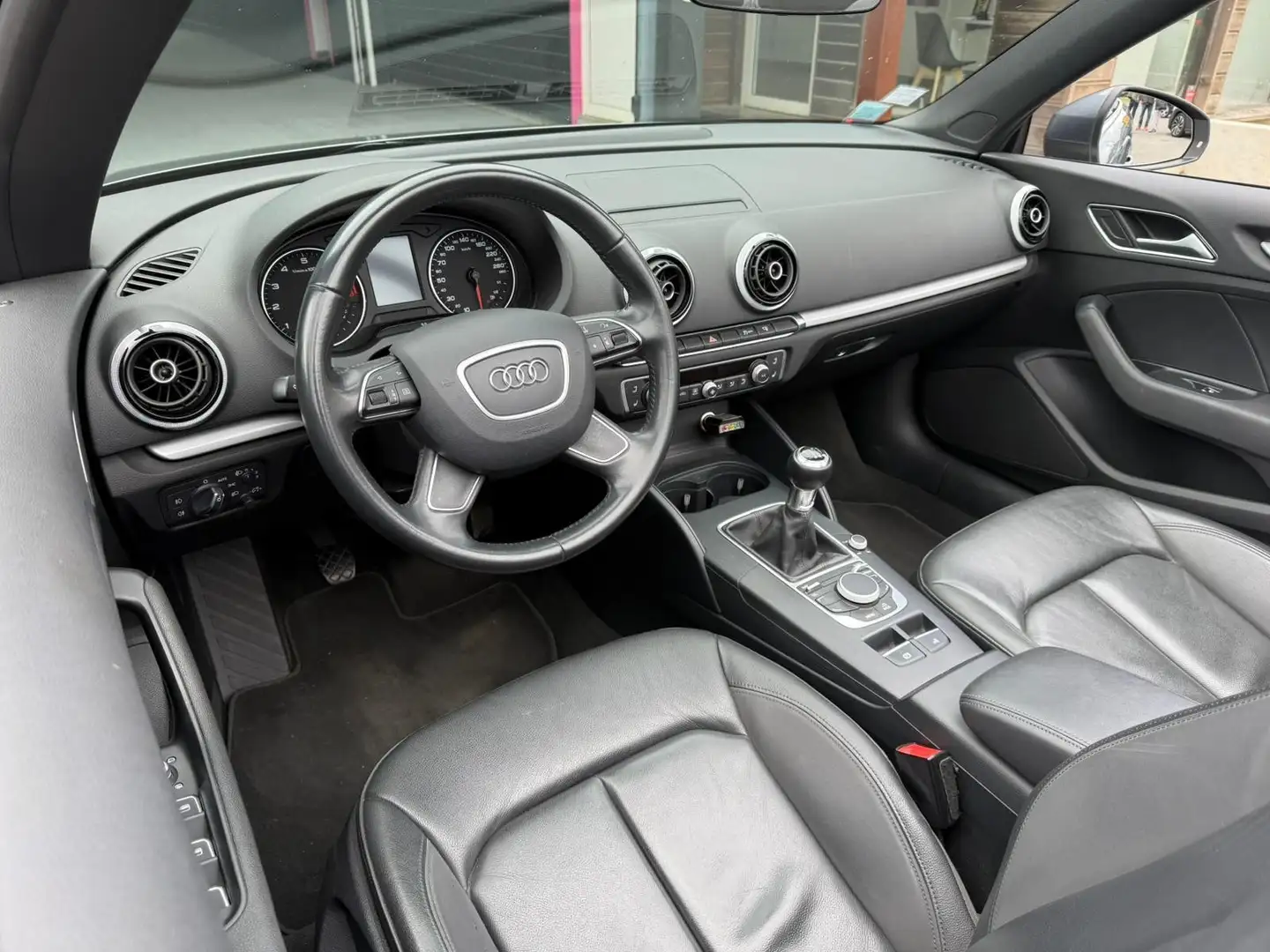 Audi Cabriolet A3 Cabriolet 1.4 TFSI COD ultra 150 Ambition Luxe Grau - 2