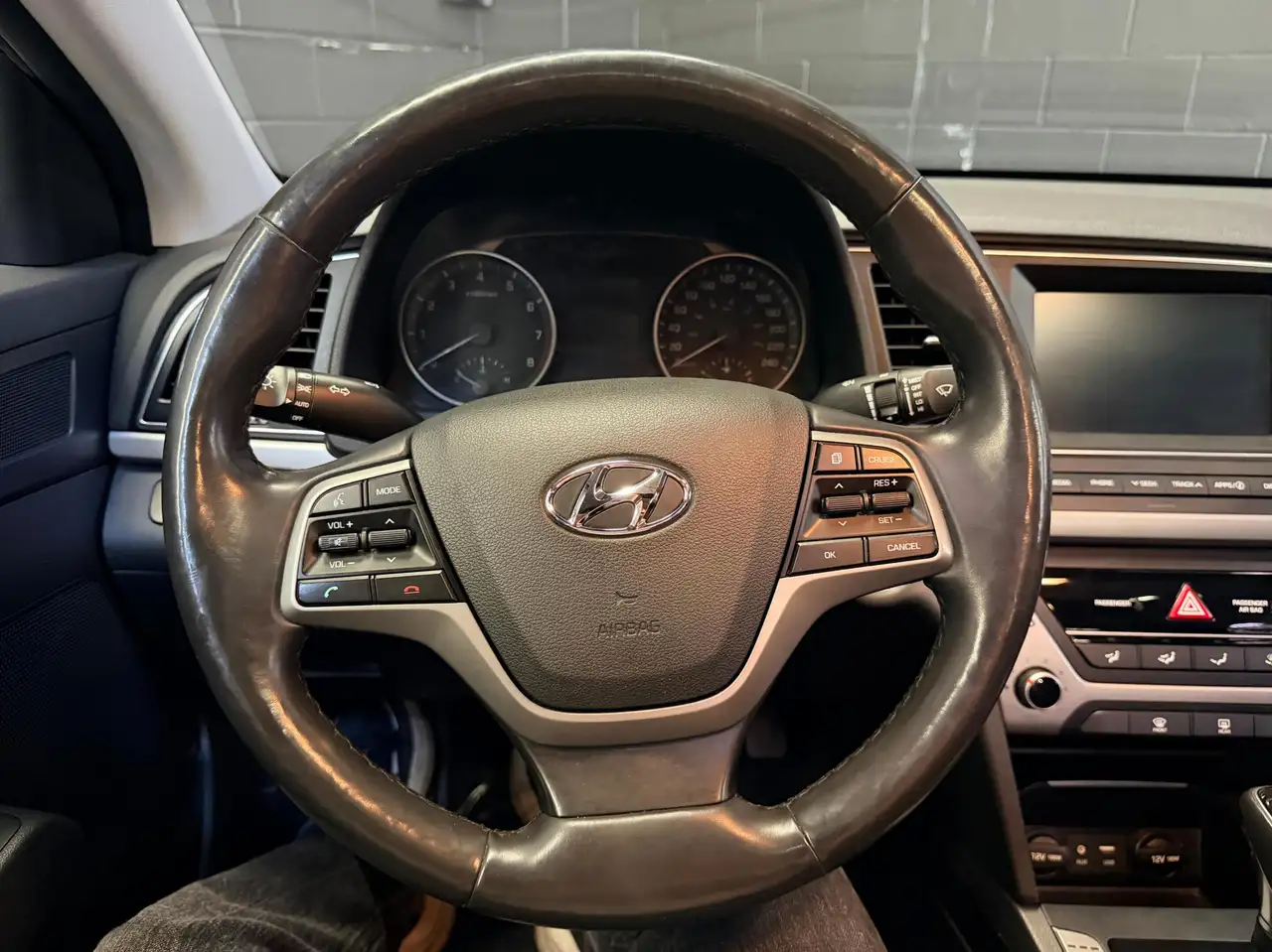 Hyundai ELANTRA photo Hyundai ELANTRA