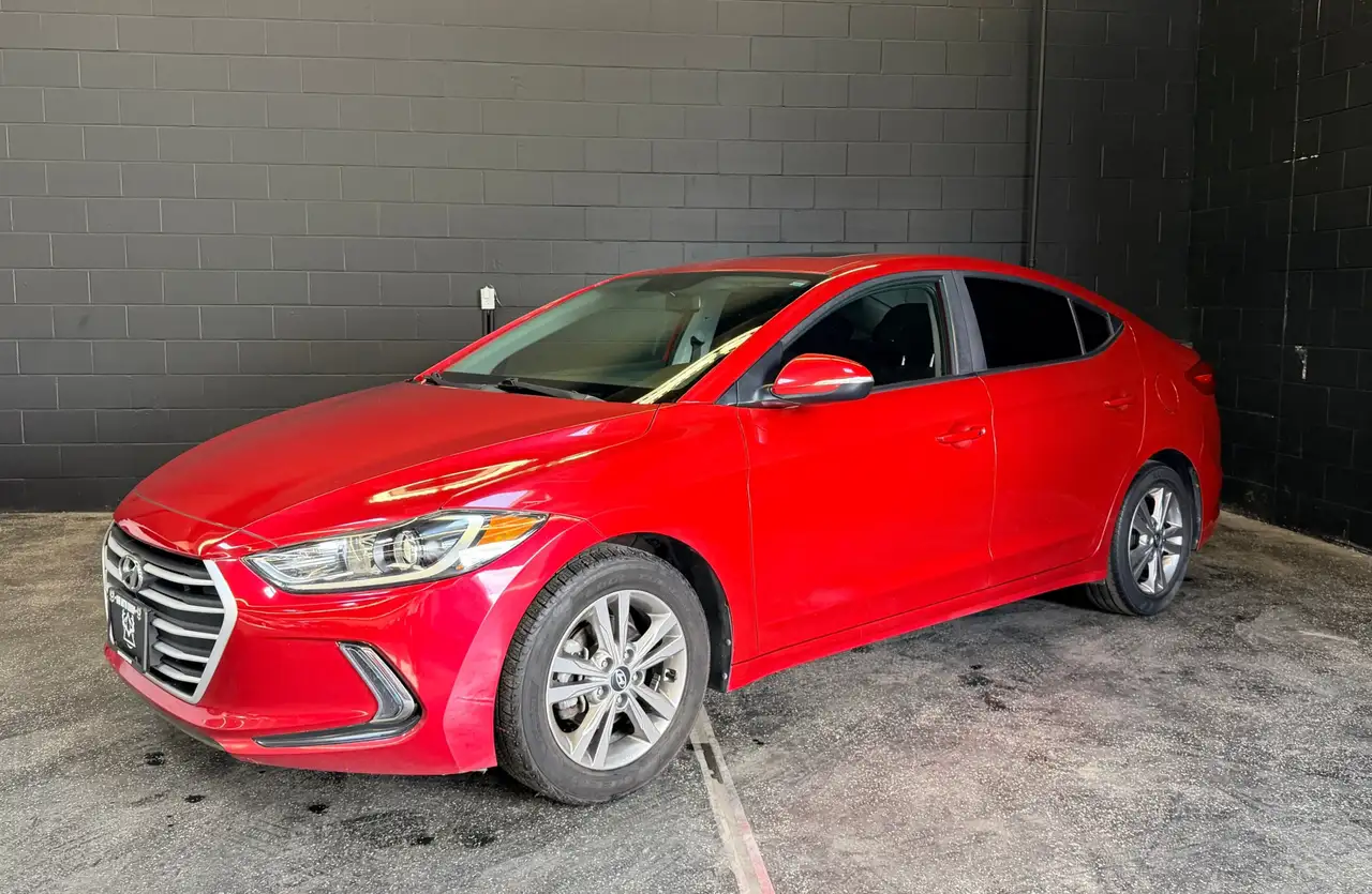 Hyundai ELANTRA photo Hyundai ELANTRA