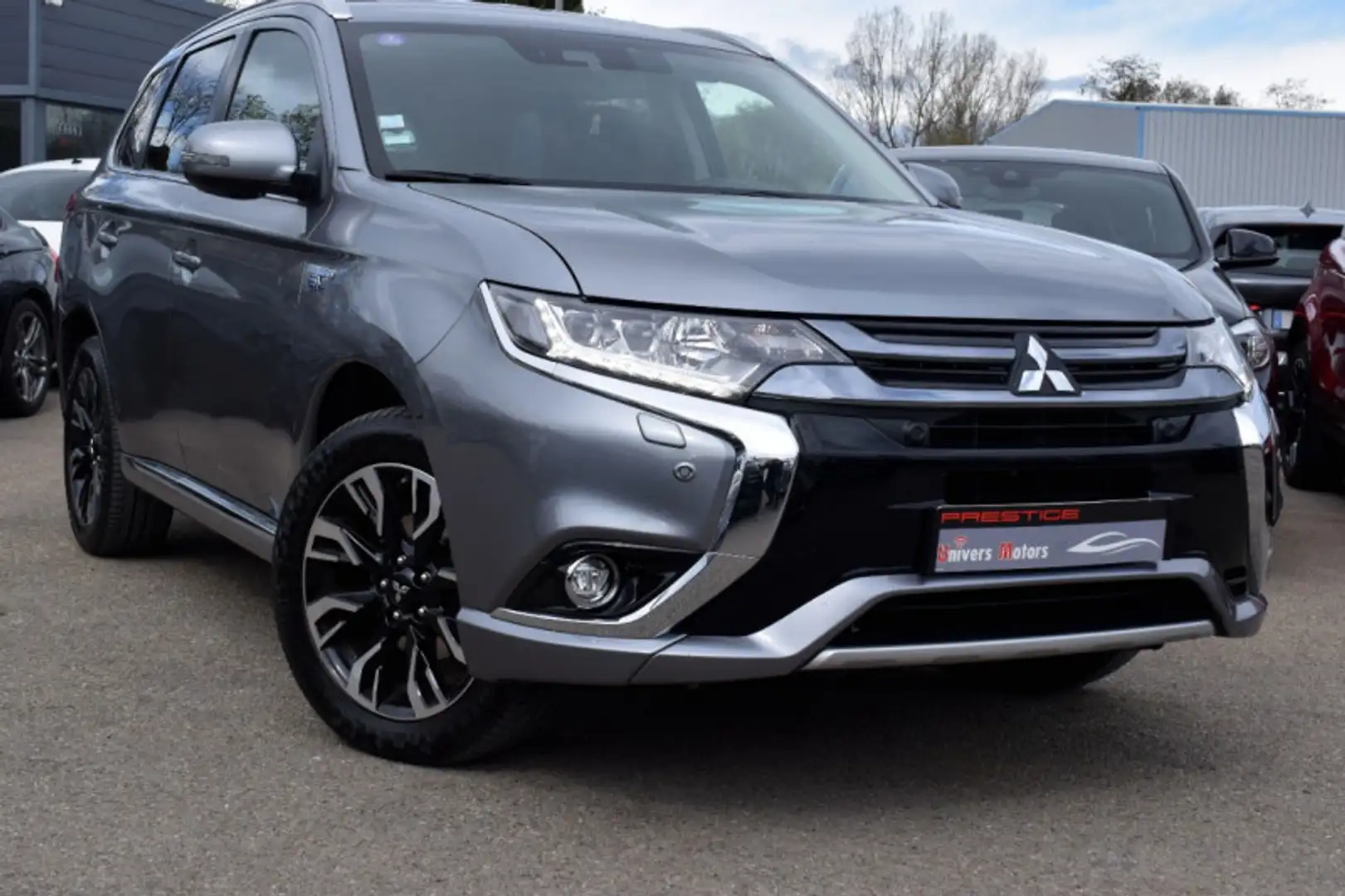 Mitsubishi Outlander PHEV HYBRIDE RECHARGEABLE 200CH INSTYLE AWD - 1