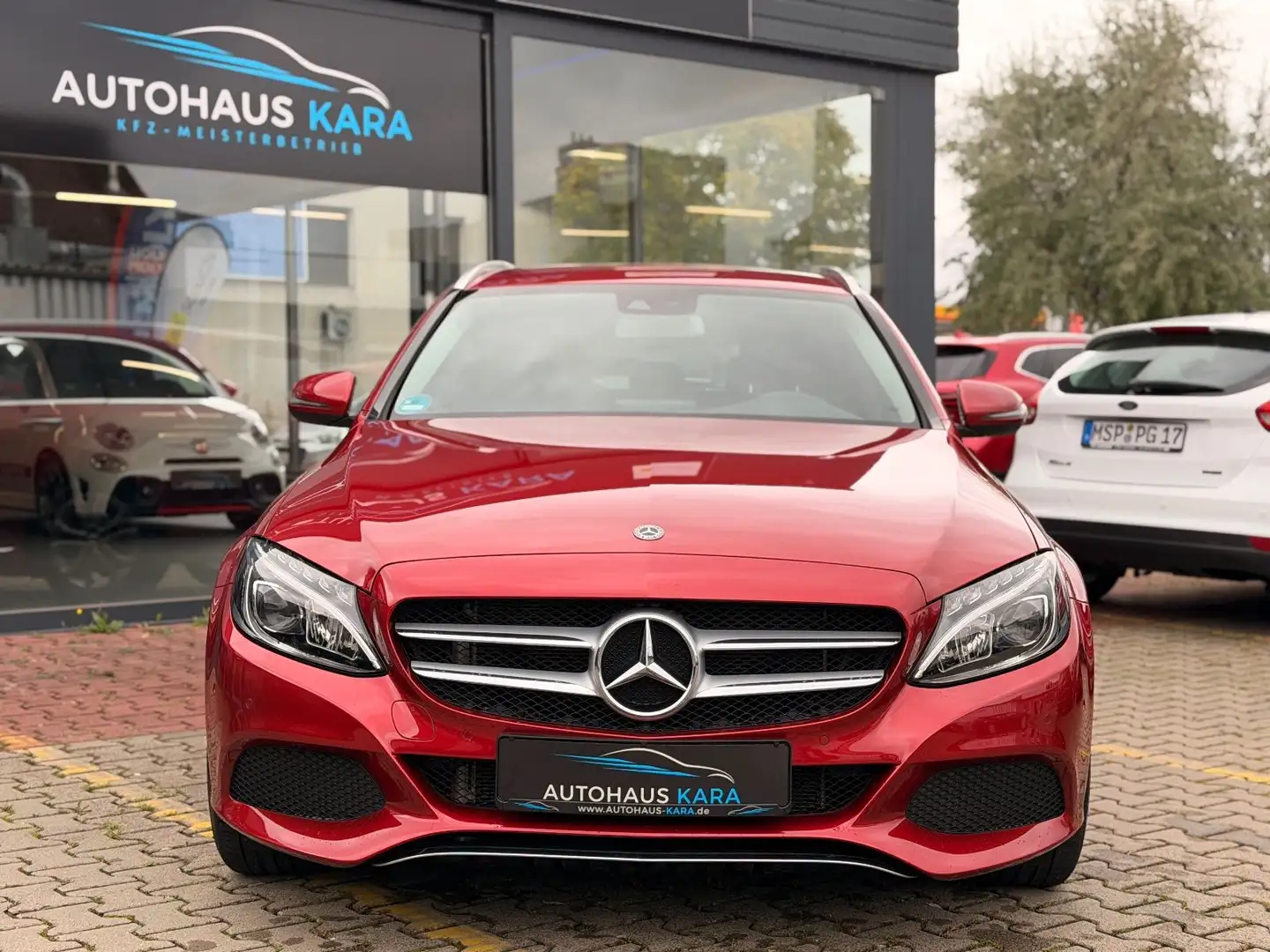 Mercedes-Benz C 250 T CGI *AVANTGARDE/LED/NAVI* Rot - 2