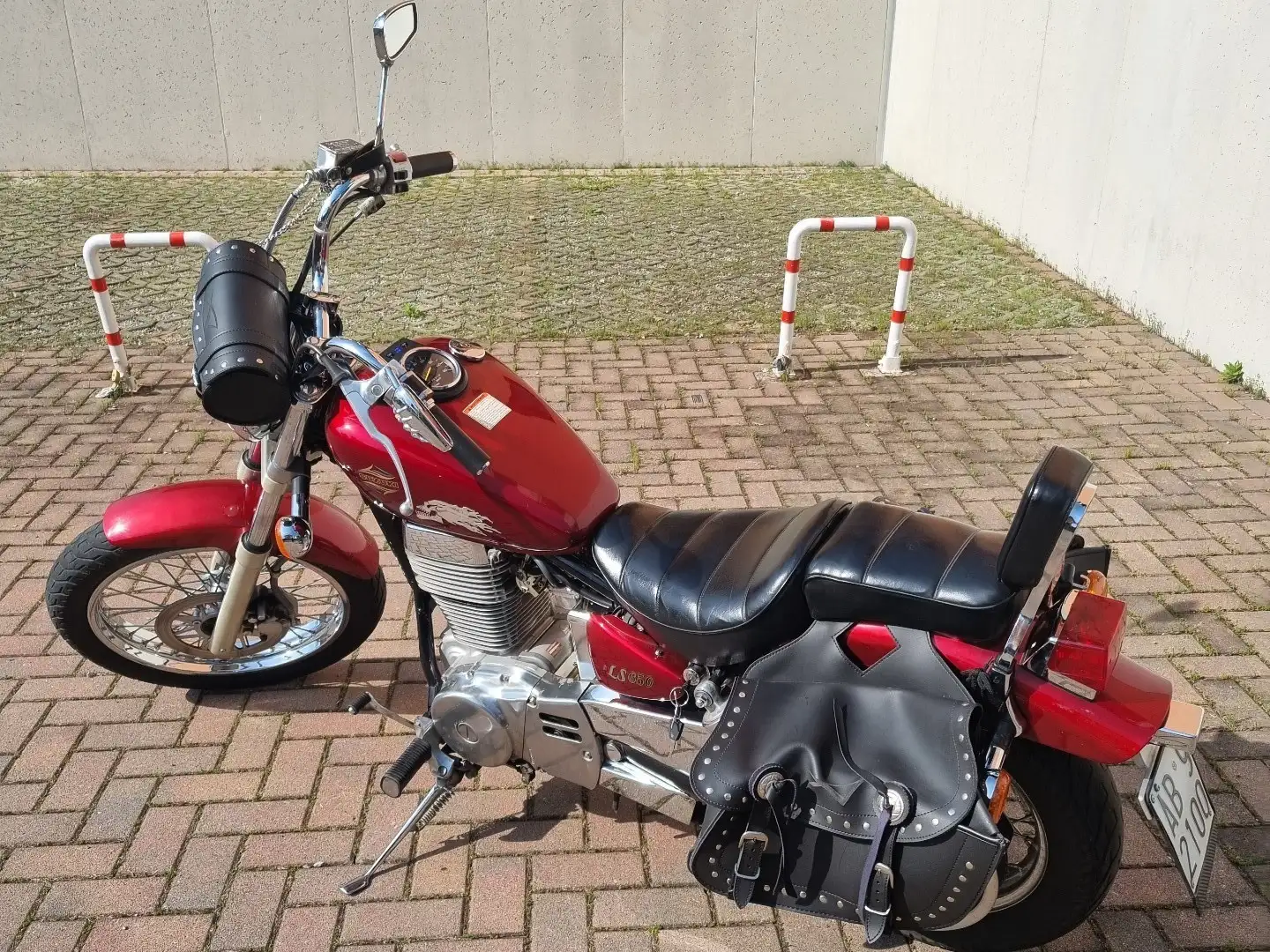 Suzuki LS 650 Rosso - 2