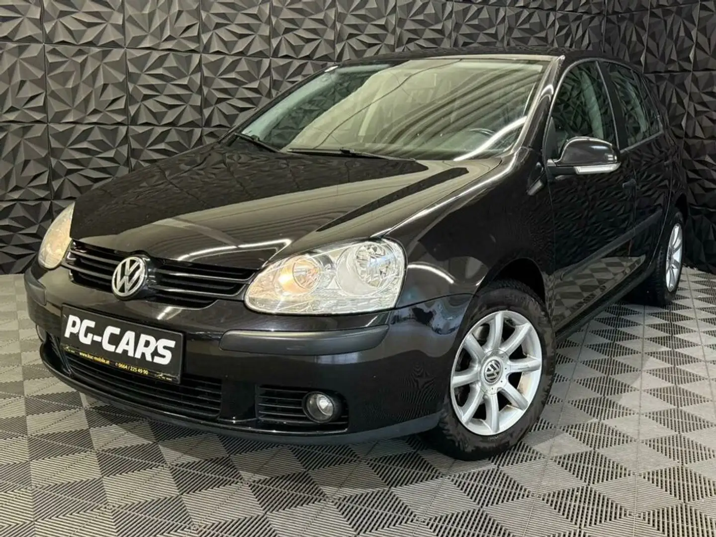 Volkswagen Golf Comfortline 1.9 TDI Чорний - 1