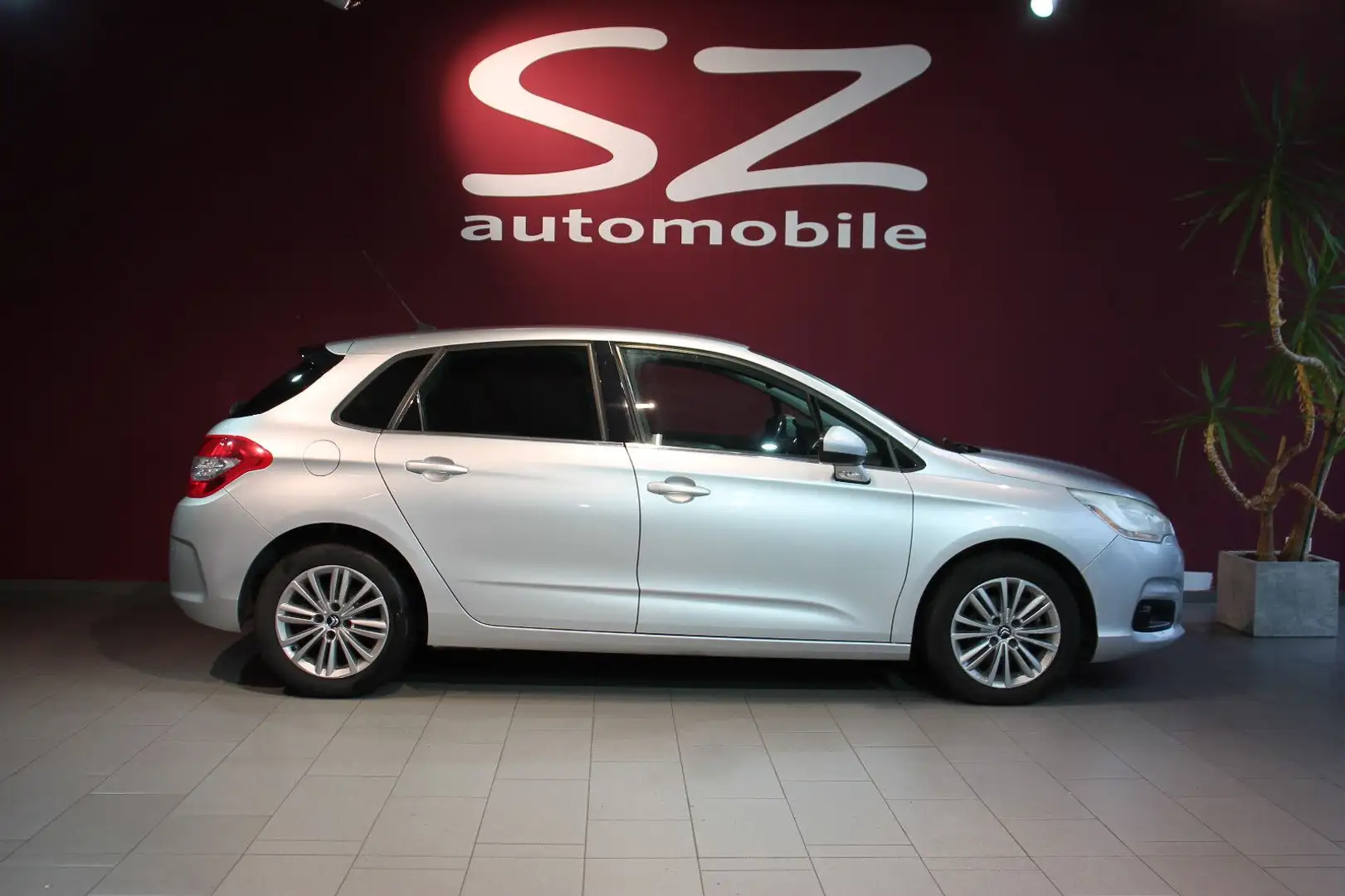 Citroen C4 Lim. Tendance PDC Tempomat SHZ Grau - 1