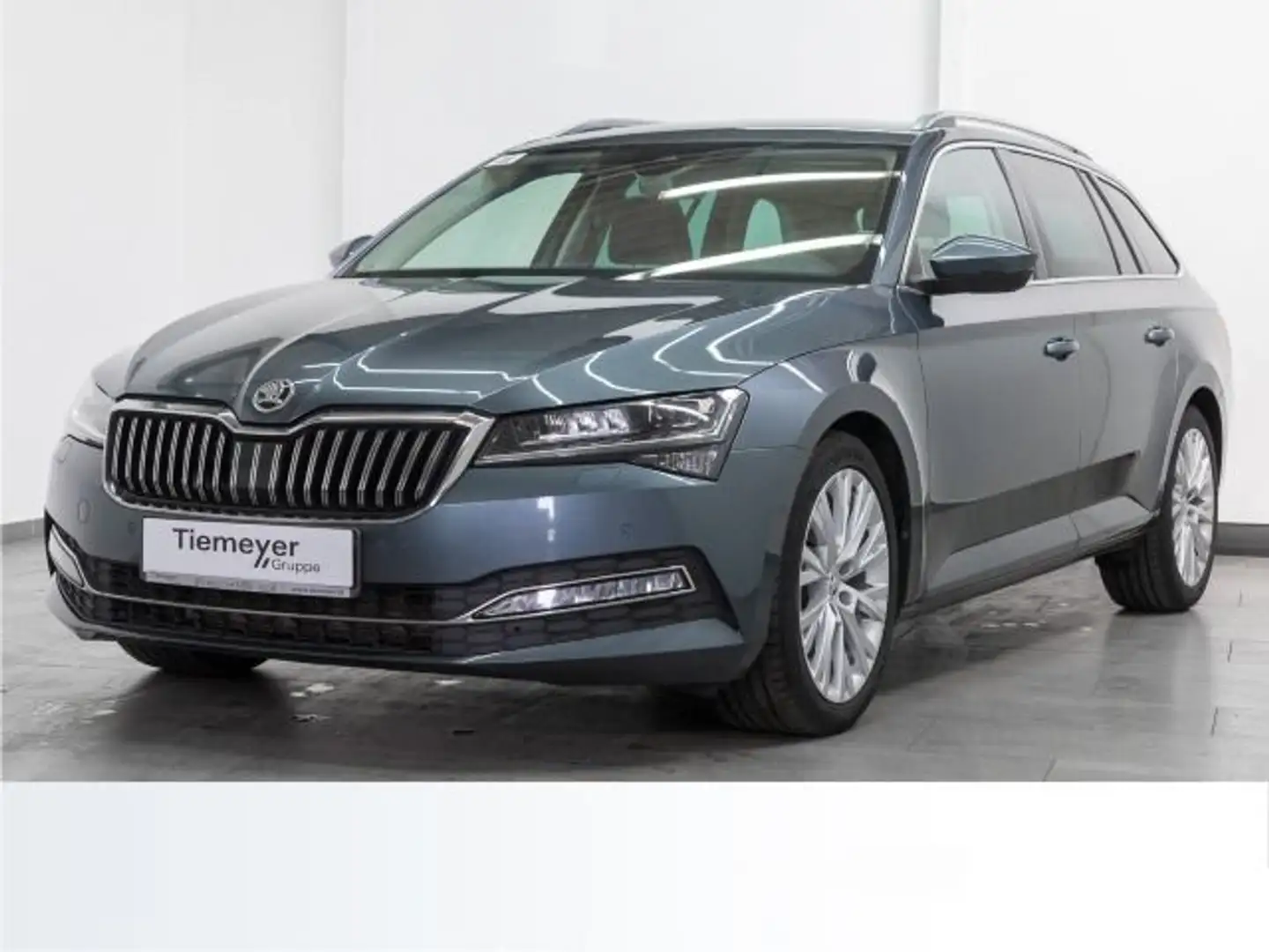 Skoda Superb Combi 2.0 TDI DSG PREMIUM EDITION LM18 Grau - 2