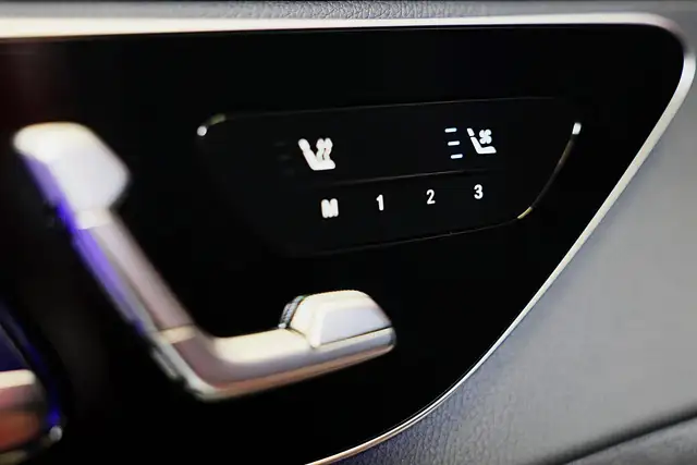 Mercedes-Benz C-Class view 13