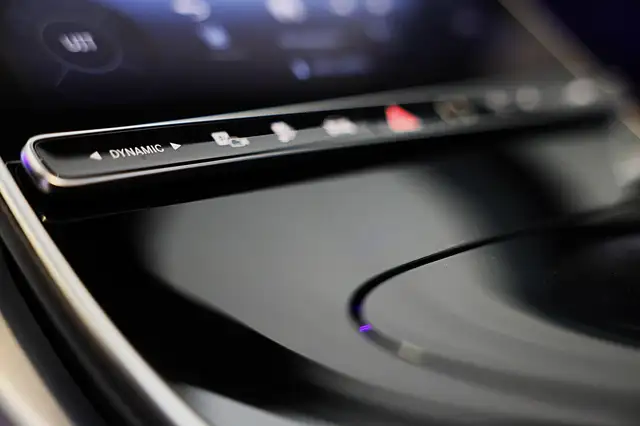 Mercedes-Benz C-Class view 23