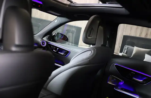 Mercedes-Benz C-Class view 25