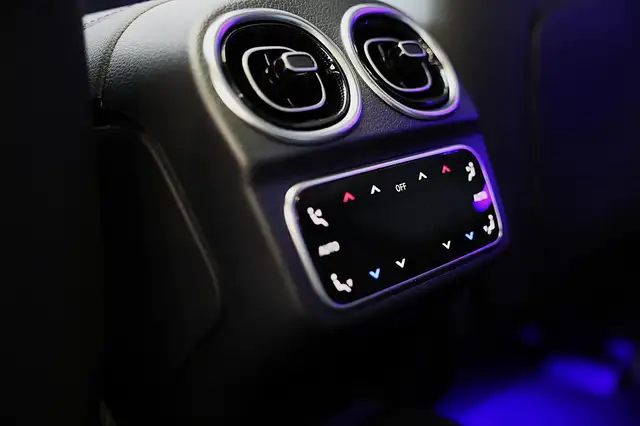 Mercedes-Benz C-Class view 19