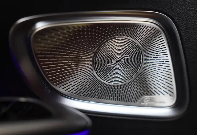 Mercedes-Benz C-Class view 15