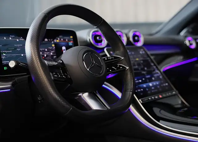Mercedes-Benz C-Class view 11
